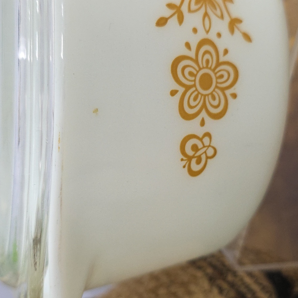 Vintage Pyrex Butterfly Gold Round Casserole Dish with Lid - Picture 10 of 11